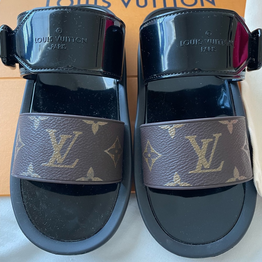 authentic Louis Vuitton sunbath sandals. EU size 35. Size 5 US